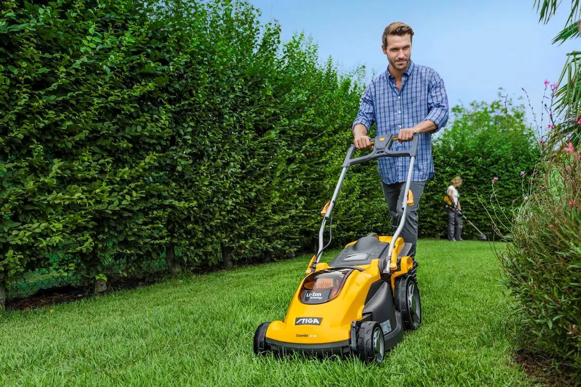 Quel est le meilleur moment pour tondre la pelouse ?