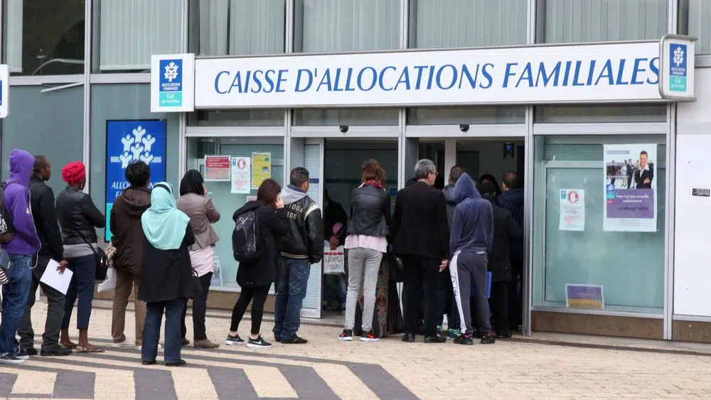 Pourquoi la CAF se base sur N 2 ?