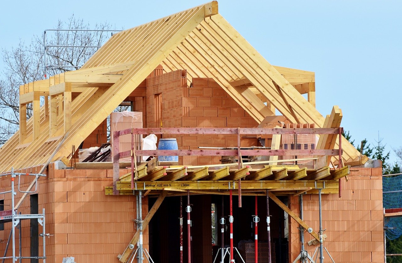 Quelles sont les précautions à prendre avant de s’engager avec un constructeur maison Sarthe 