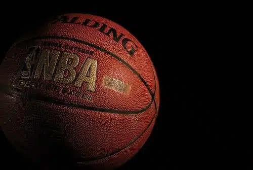 Comment choisir l’application à utiliser pour suivre les résultats NBA ?