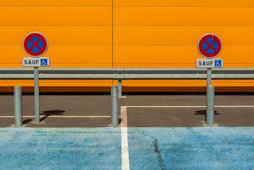 Comment créer une zone de stationnement réservée aux visiteurs, clients ou salariés