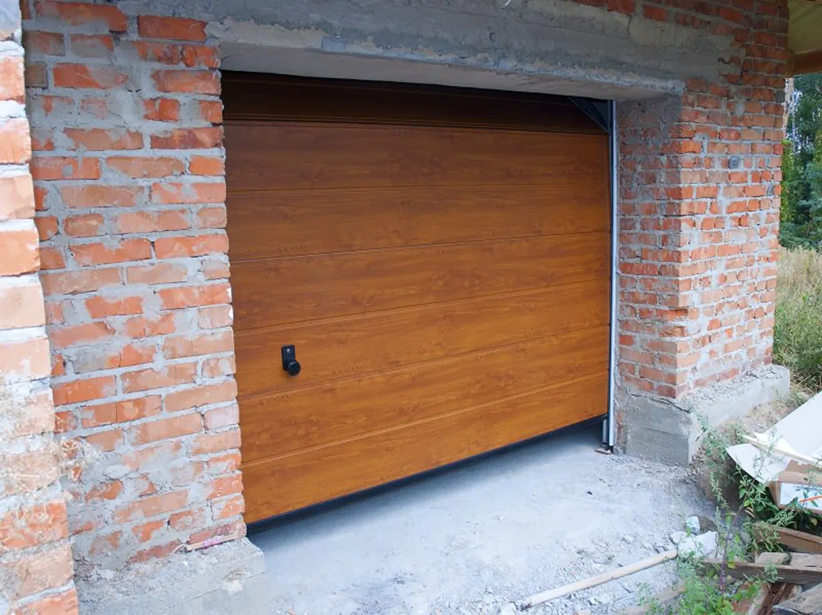 Comment poser une porte de garage ?