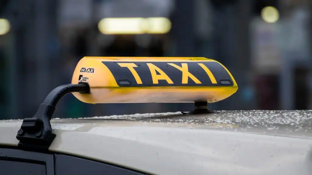 Un taxi vous emmène à l'aéroport de Luxembourg